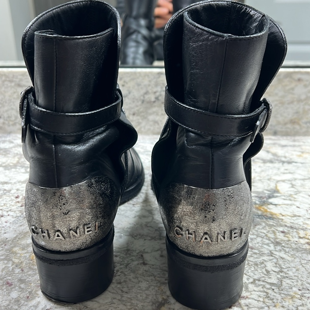 CHANEL   Black Leather Women's Boots - Picture 5 of 17